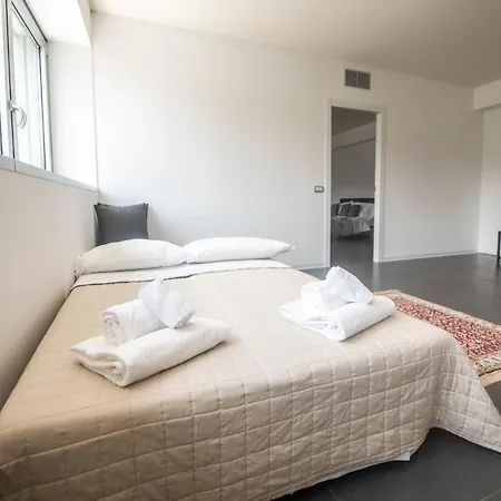 350 M Dalla Stazione L Parcheggio Free L Nova Loft Апартаменты