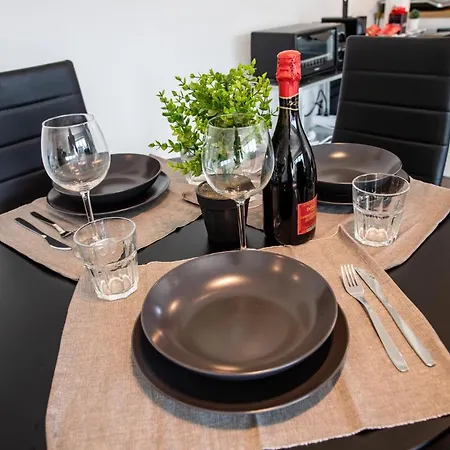 350 M Dalla Stazione L Parcheggio Free L Nova Loft פארמה