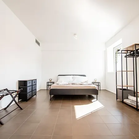 350 M Dalla Stazione L Parcheggio Free L Nova Loft דירה