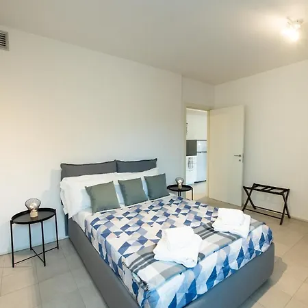 350 M Dalla Stazione L Parcheggio Free L Nova Loft פארמה