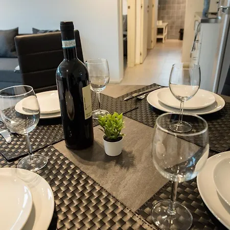 350 M Dalla Stazione L Parcheggio Free L Nova Loft דירה