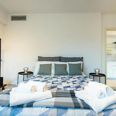 350 M Dalla Stazione L Parcheggio Free L Nova Loft * פארמה