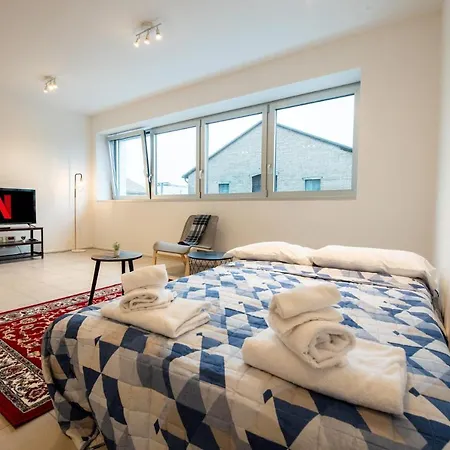 350 M Dalla Stazione L Parcheggio Free L Nova Loft דירה
