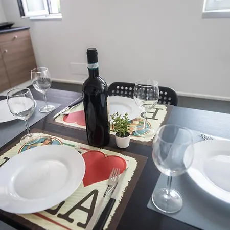 350 M Dalla Stazione L Parcheggio Free L Nova Loft פארמה