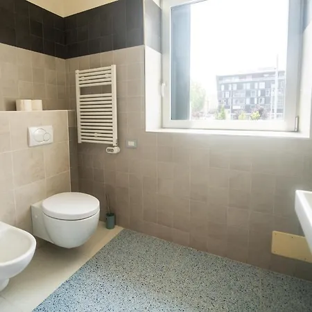 350 M Dalla Stazione L Parcheggio Free L Nova Loft פארמה