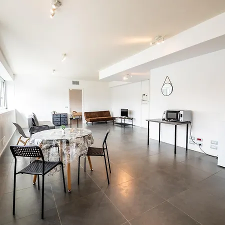 350 M Dalla Stazione L Parcheggio Free L Nova Loft פארמה