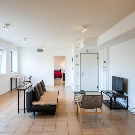 Apartment 350 M Dalla Stazione L Parcheggio Free L Nova Loft